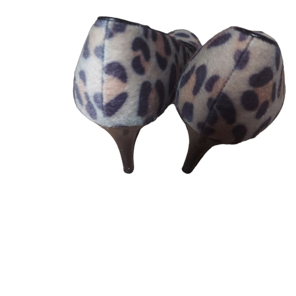 7.5 Fergalicious cheetah print heels - Picture 2 of 6